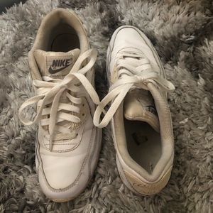 White nike Air Force Max